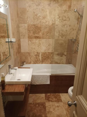 Quaint and Central Studio Flat - Chelsea
